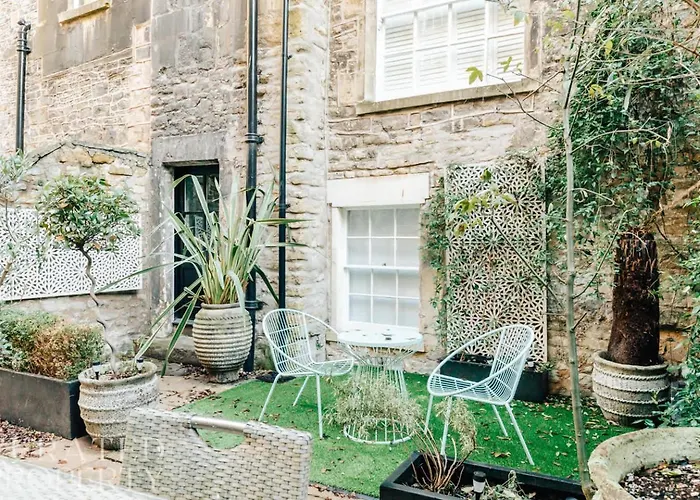 Stunning Central Bath Apartment